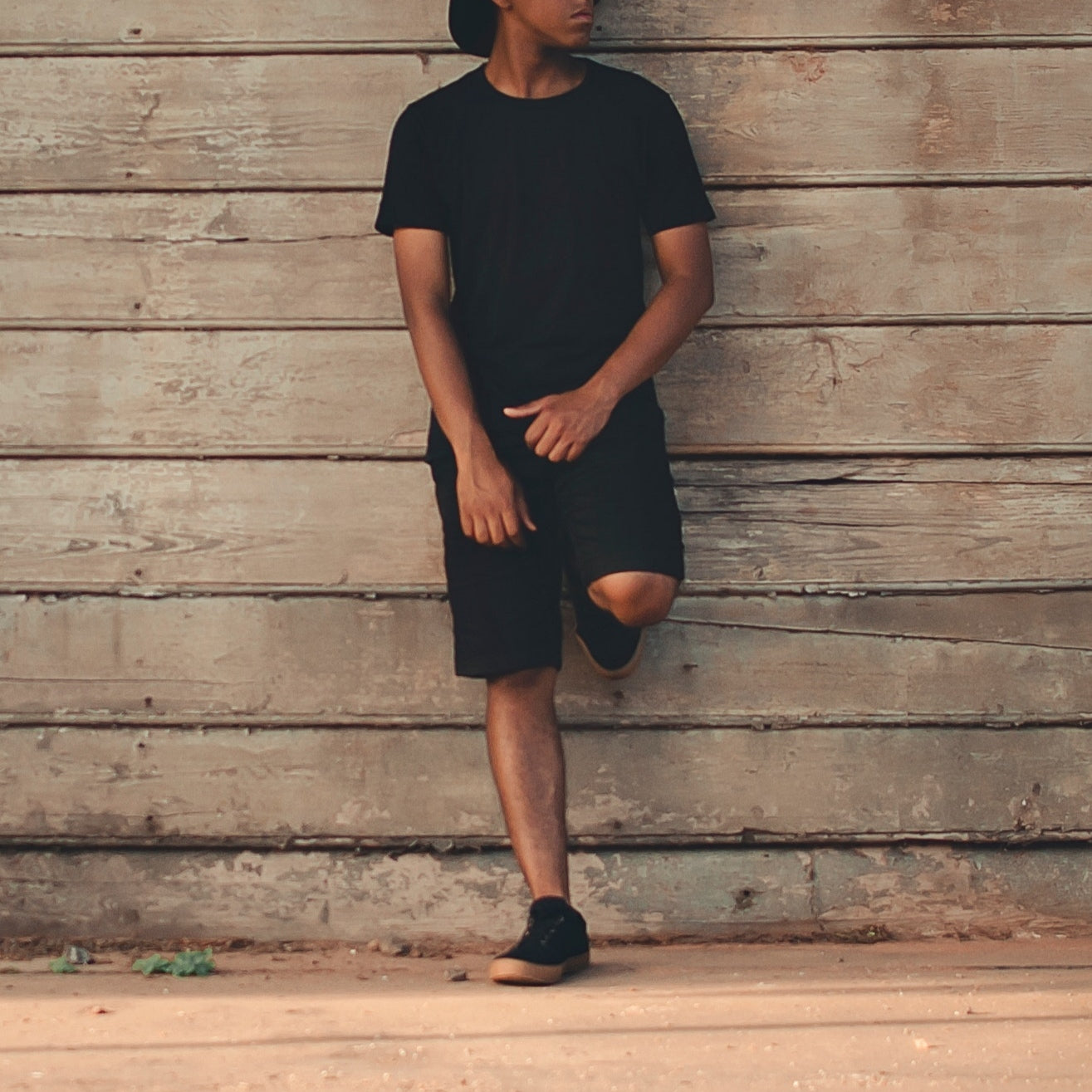 CLASSIC BLACK T-SHIRT