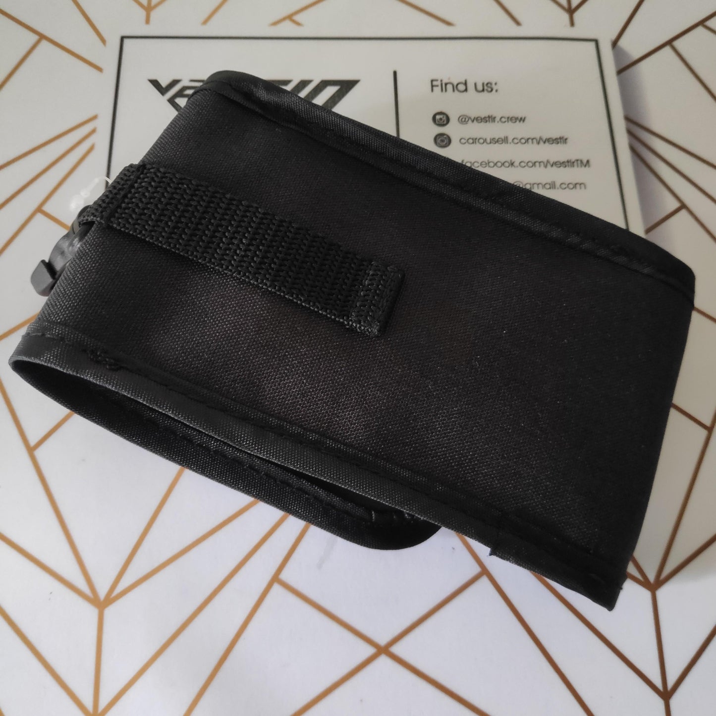 Multifunctional Smartphone Pouch