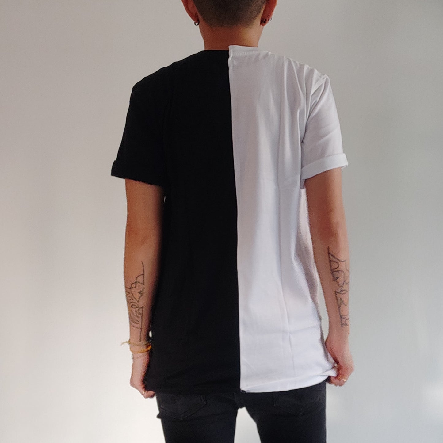 MONOCHROME T-SHIRT